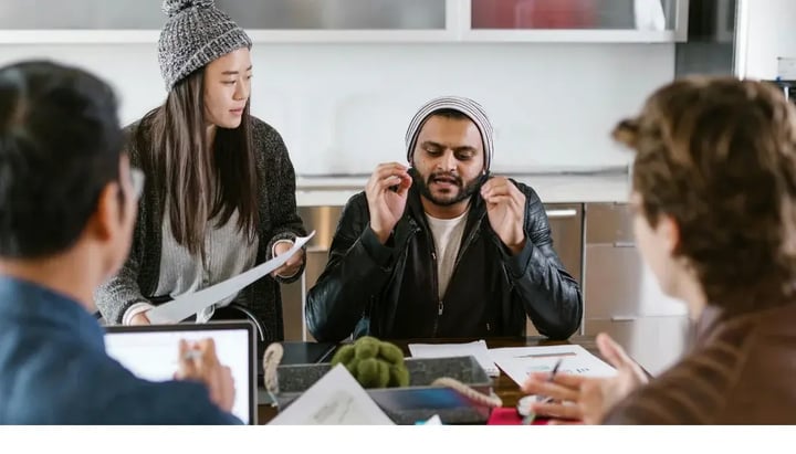 Retail’s Biggest Challenge? Keeping Employees in the Loop