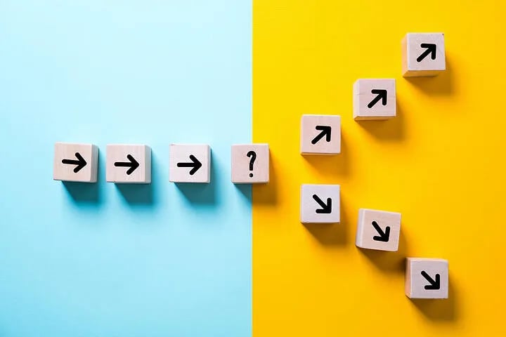The Difference between Multichannel and Omnichannel for Internal Comms