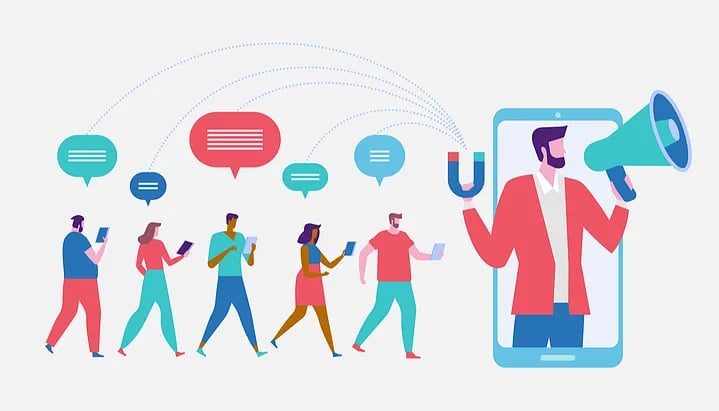 Influencer attracting people on social platforms (1)