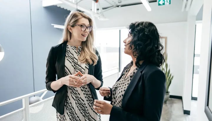 Internal Comms Best Practices for Navigating Leadership Changes in Oil & Gas Companies