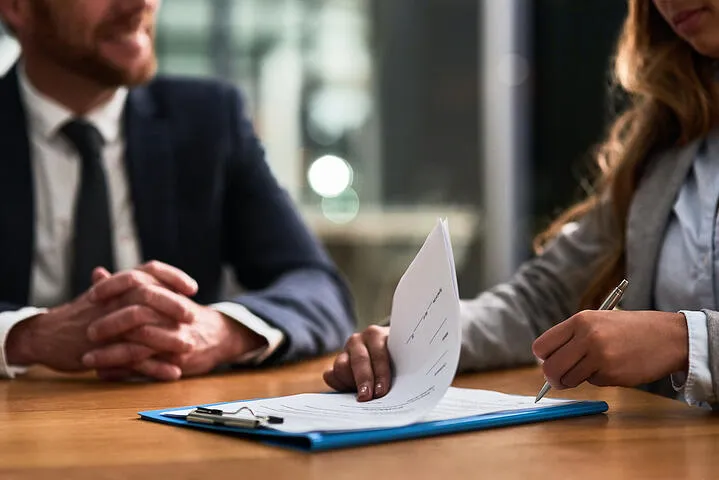 What questions should you ask in an internal communication audit survey?